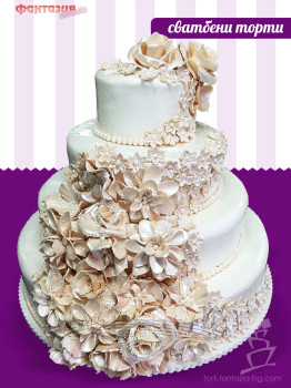 Сватбена торта на четири етажа с цветя