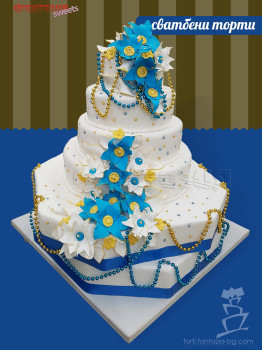 Сватбена торта на шест етажа с цветя и перли