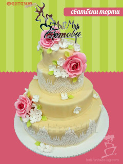 Сватбена торта на четири етажа с рози и дантела